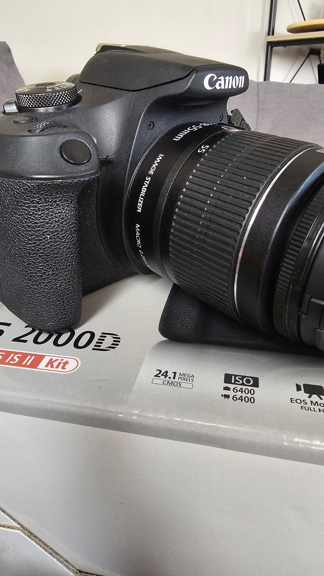 Фотоапарат Canon 2000d с два обектива