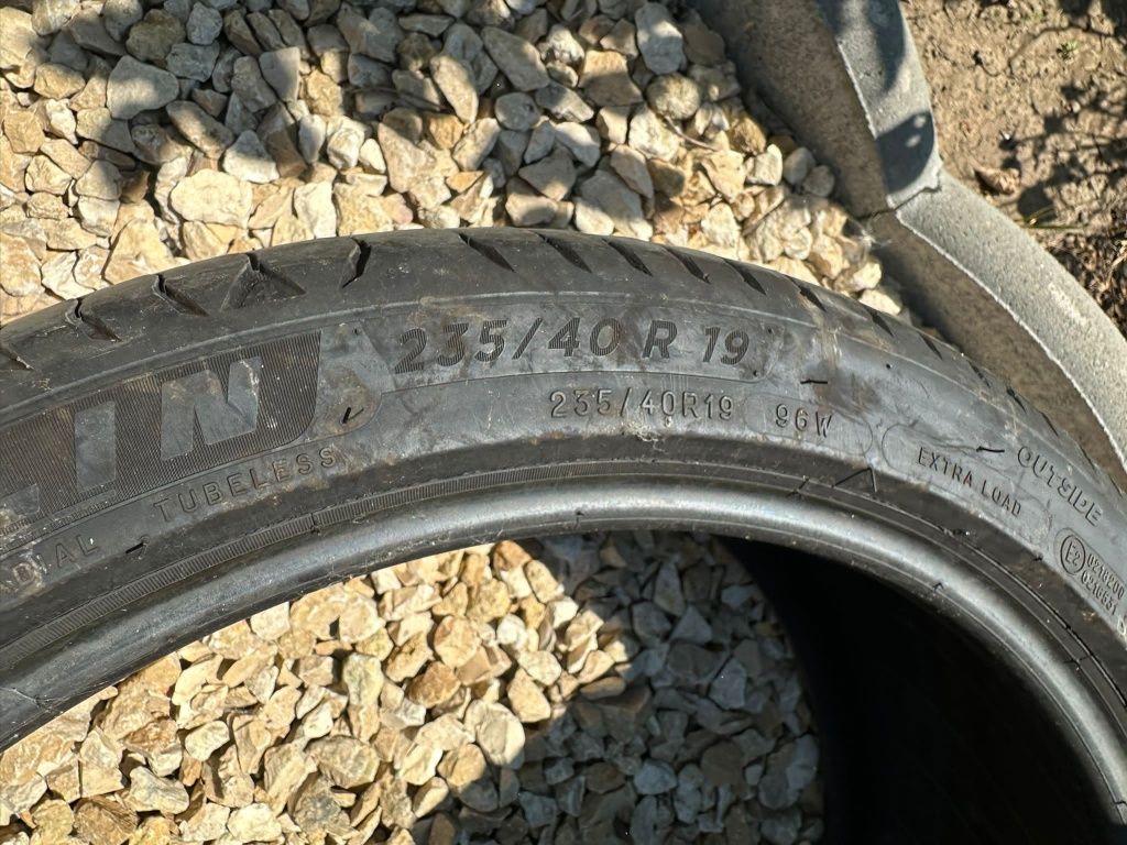 235/40/R19 Michelin dot 0320