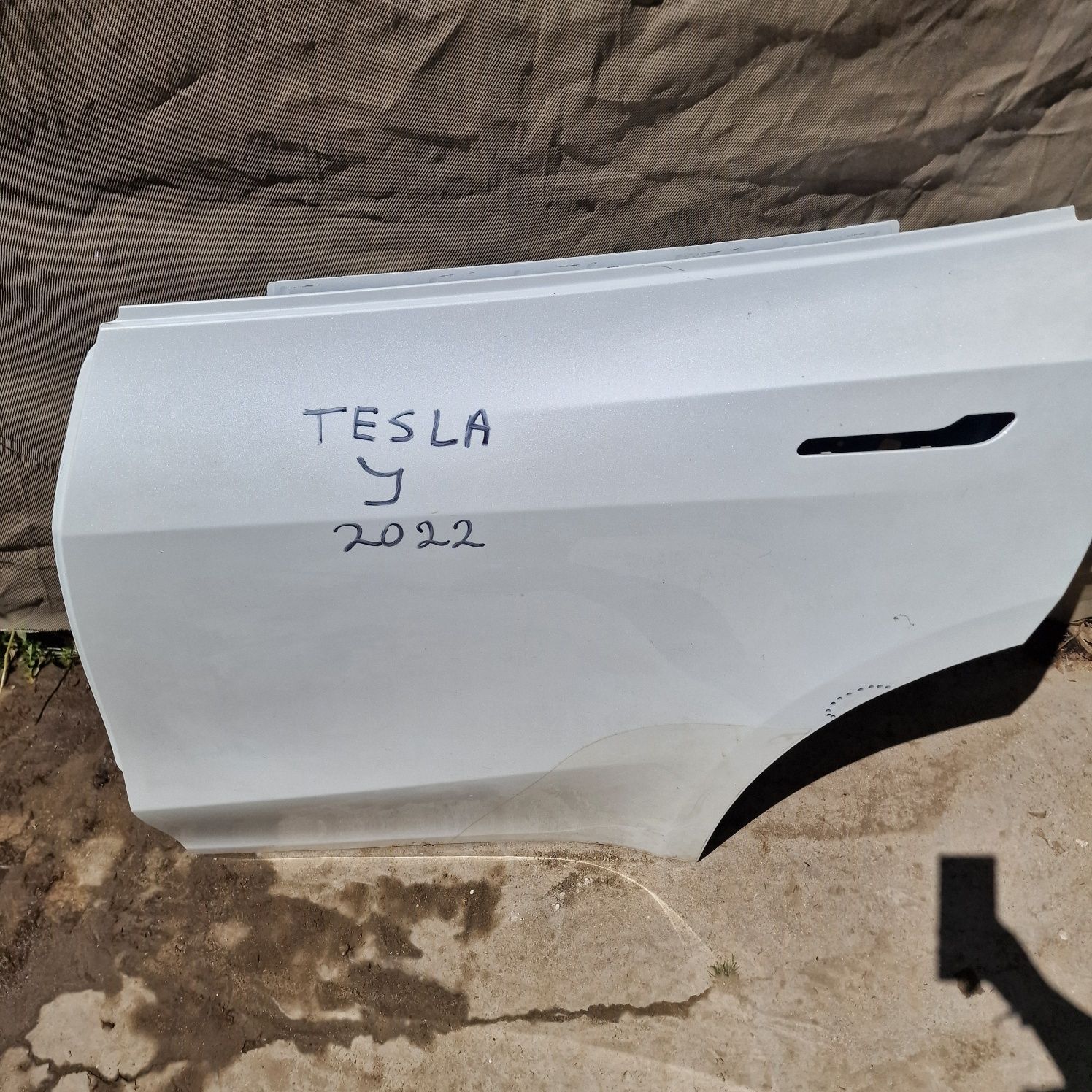 Tesla  Y 2022 задна лява врата