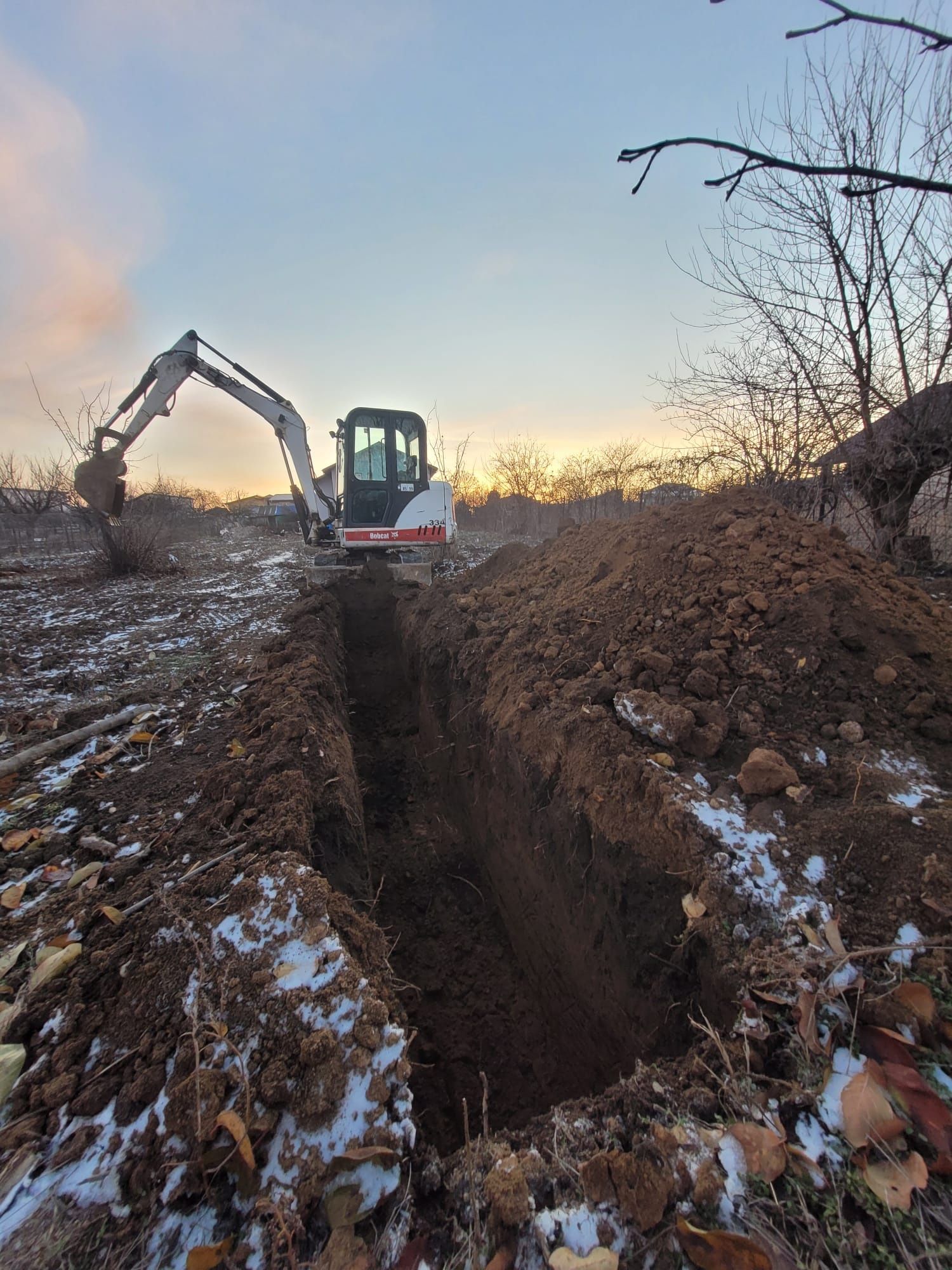 Inchiriez mini excavator 3.5 tone si basculante 3.5