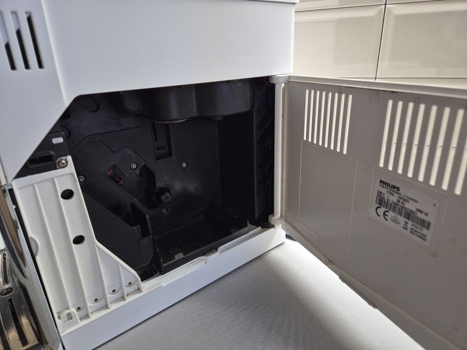 Espressor automat Philips EP5331/10 Seria 5000, LatteGo