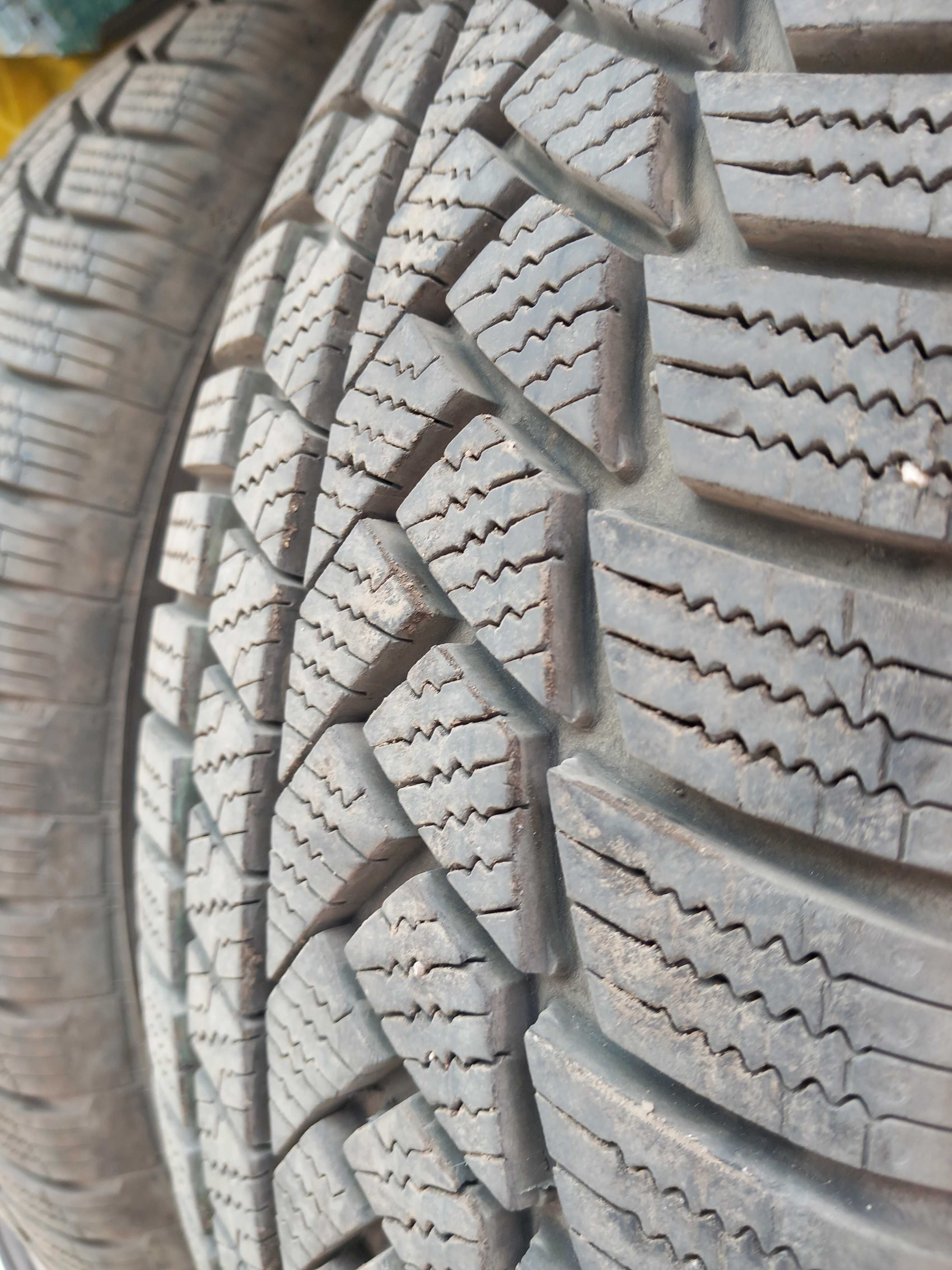 215/65 R16 Continental