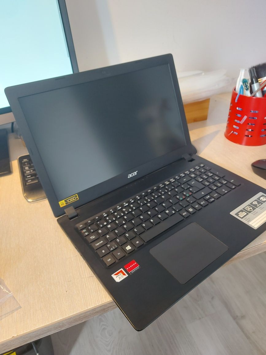 Laptop Acer ideal pentru birou AMD A9 12GB DDR4 SSD 128GB 15.6FHD**