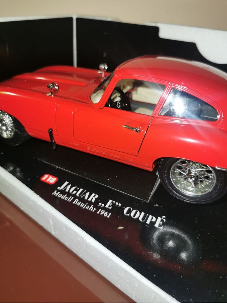 Фигура метална кола Ягуар Е Jaguar E Coupe ляти модели Burago 1:18 кол