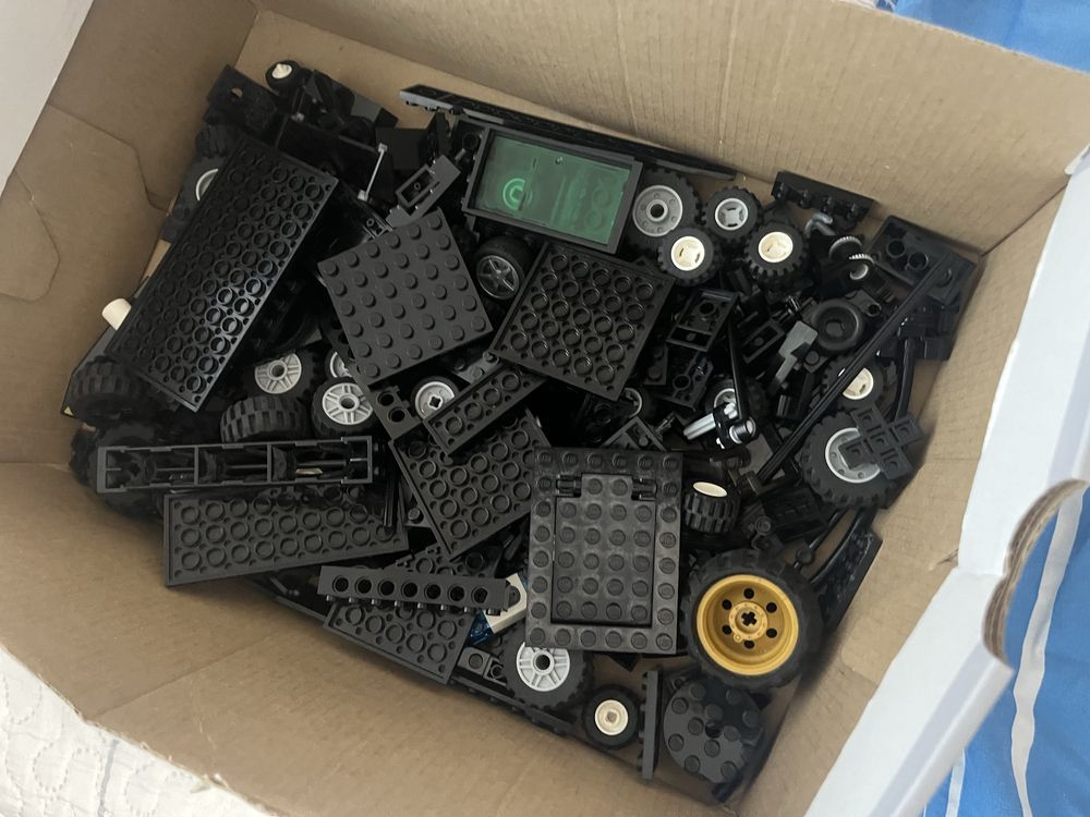 Lego части, които са сортирани по цветове