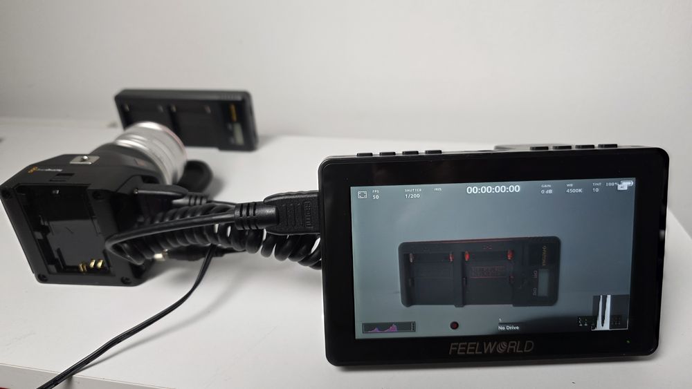 Monitor Feelworld F5 Pro + acumulator Patona NP-F750 si incarcator