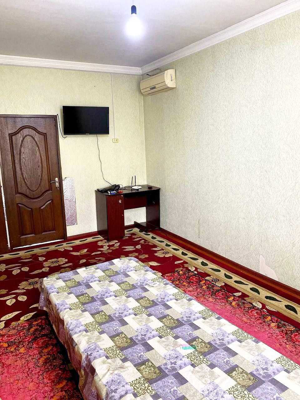 3 xonali kvartiraga qizlar bilan turishga srochno  1 ta qiz olinadi
