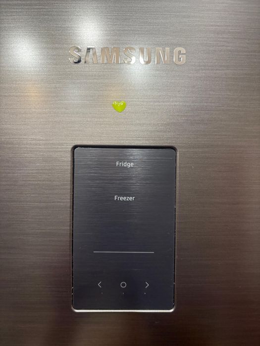 Продам холодильник бренда Samsung