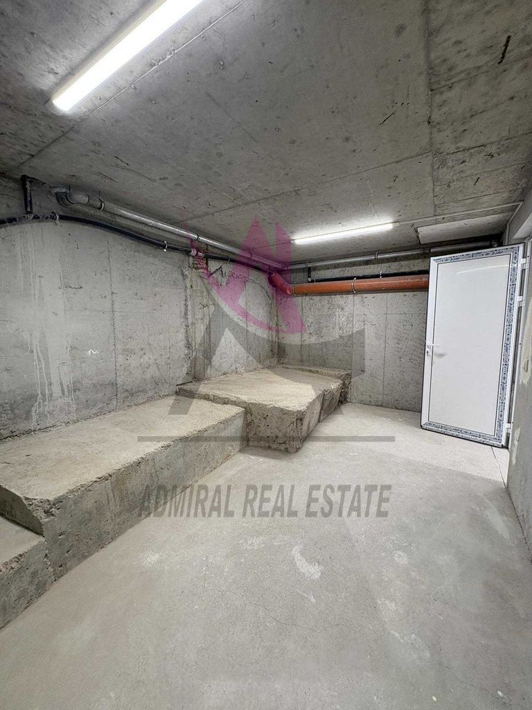 Дава се под наем Магазин в Варна, Център - 110 кв.м за 5500 € - Снимка #5