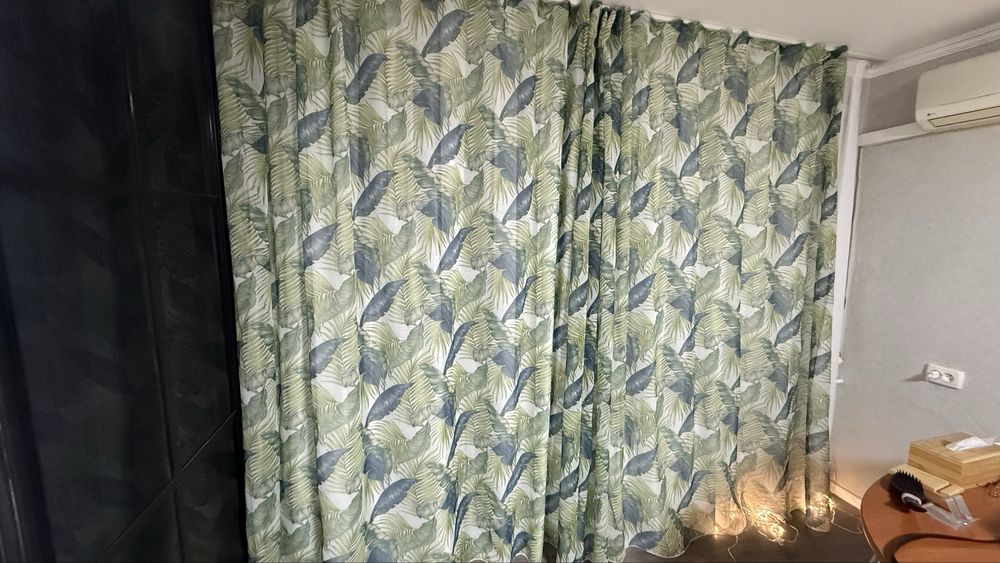 Продам комплект стильных штор с тропическим принтом