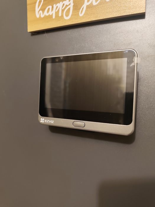 Montaj Vizor ușă cu ecran și sonerie incorporată