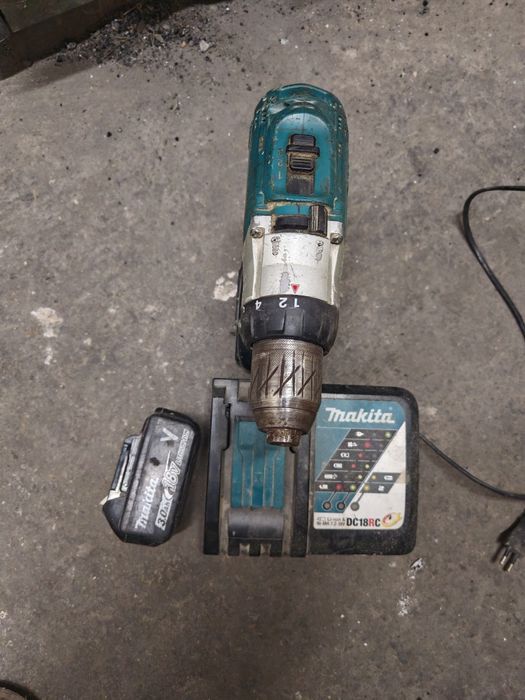 Шуруповерт макита