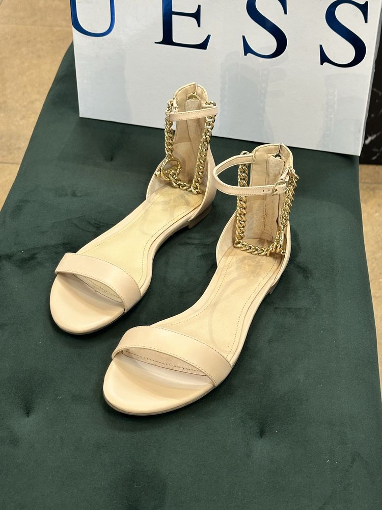Дамски сандали с права подметка GUESS