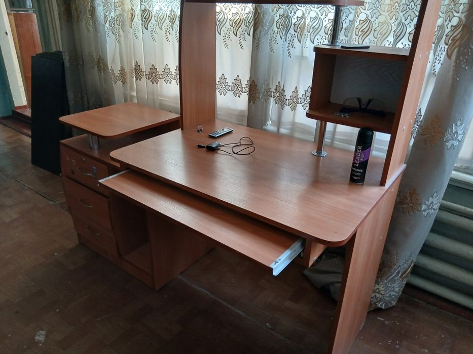 Продам стол для компьютера