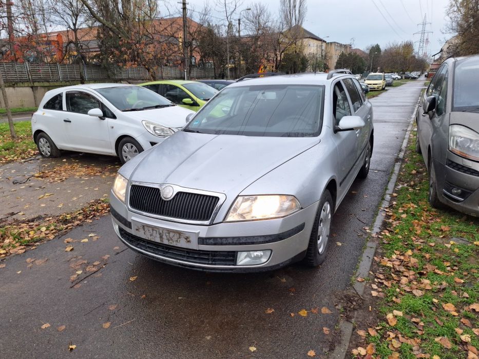 Set faruri stanga si dreapta skoda octavia 2 an 2007 non facelift
