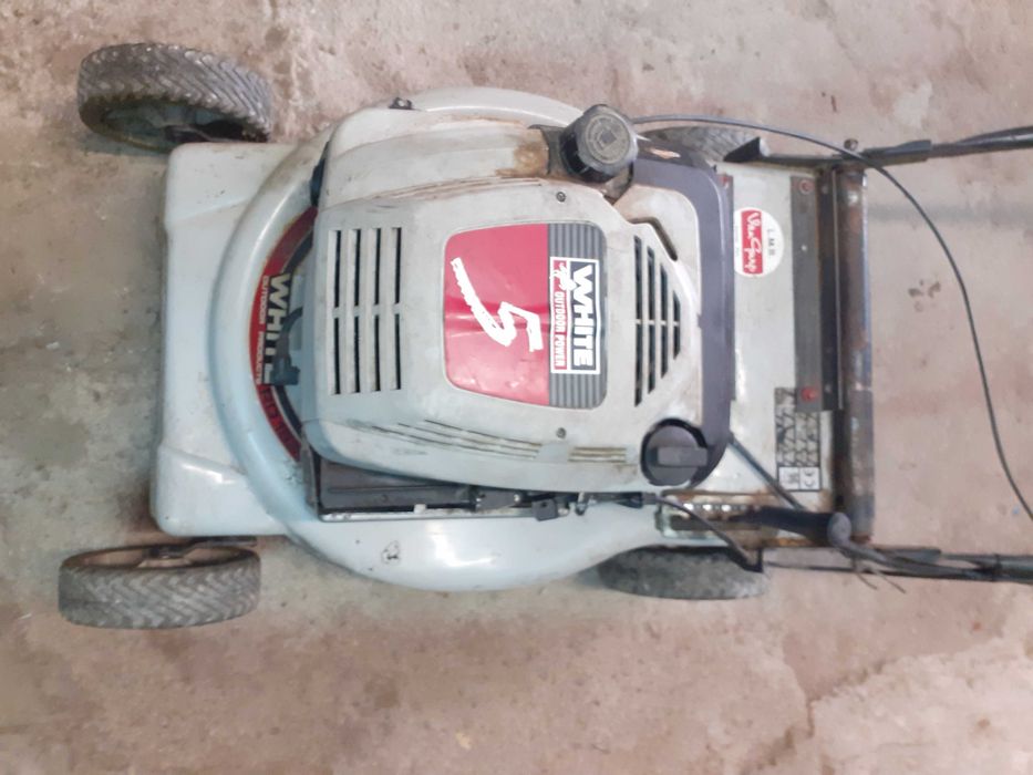 Masina de tuns iarba pe benzina marca WHITE OUTDOOR POWER