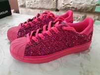 Уникални дамски кецове Adidas la marque aux 3 bandes