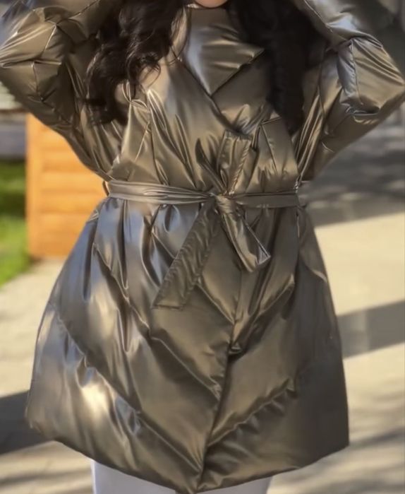 Пуховик в золотистом цвете