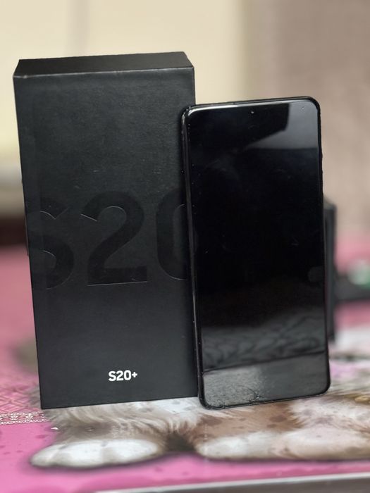 Продавам Samsung S20+