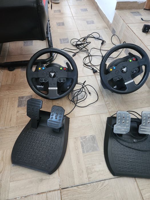 Vând Volan Thrustmaster TMX Force Feedback
