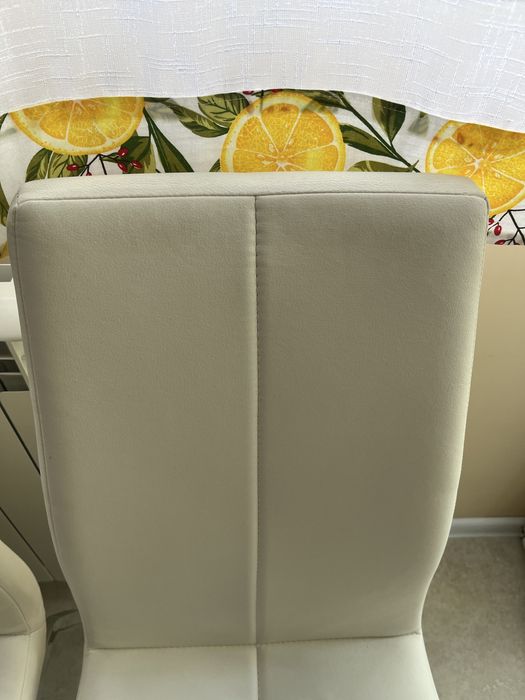 Столове, цвят Бял,