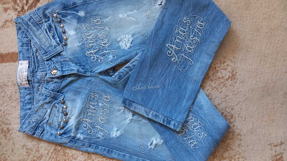 Дънки с уникална бродерия