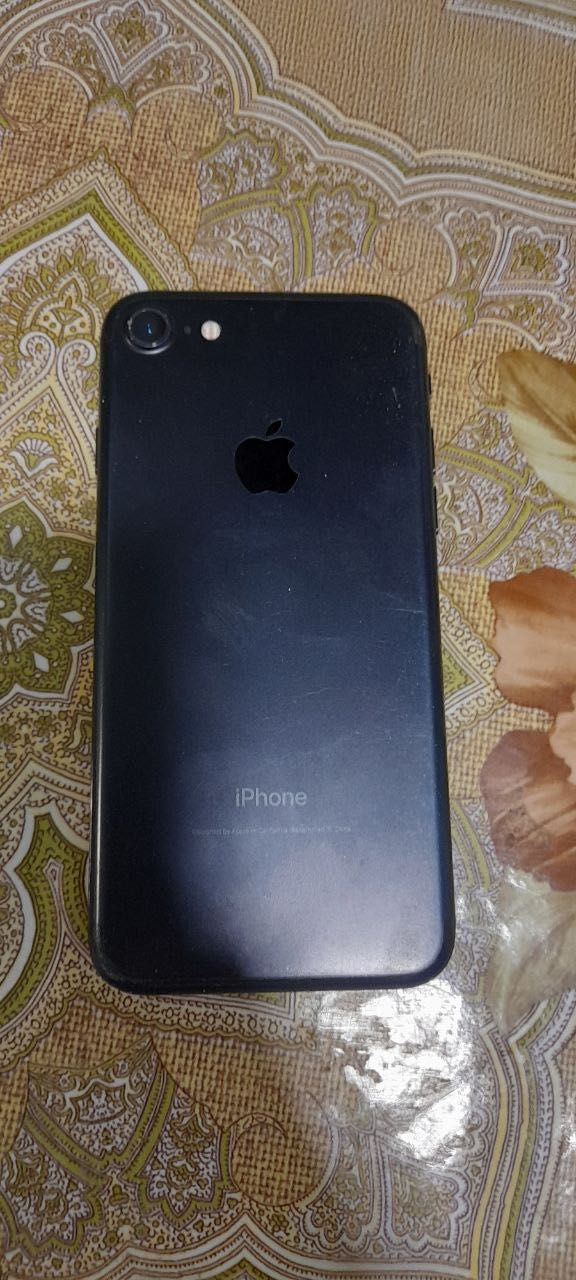 Iphone 7  sotiladi