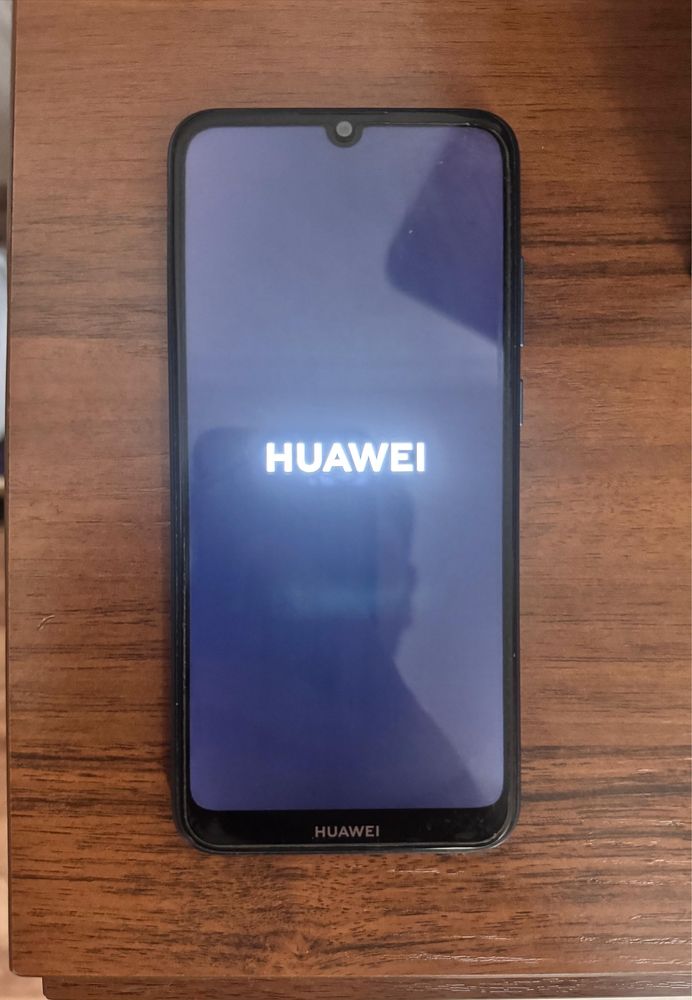 Продам Huawei Y6 в отличном состояний