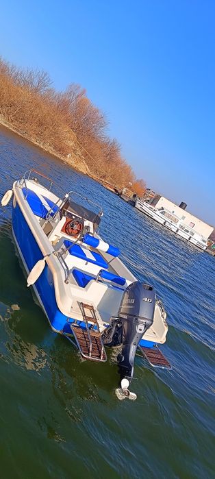 Barca Lazzari + motor