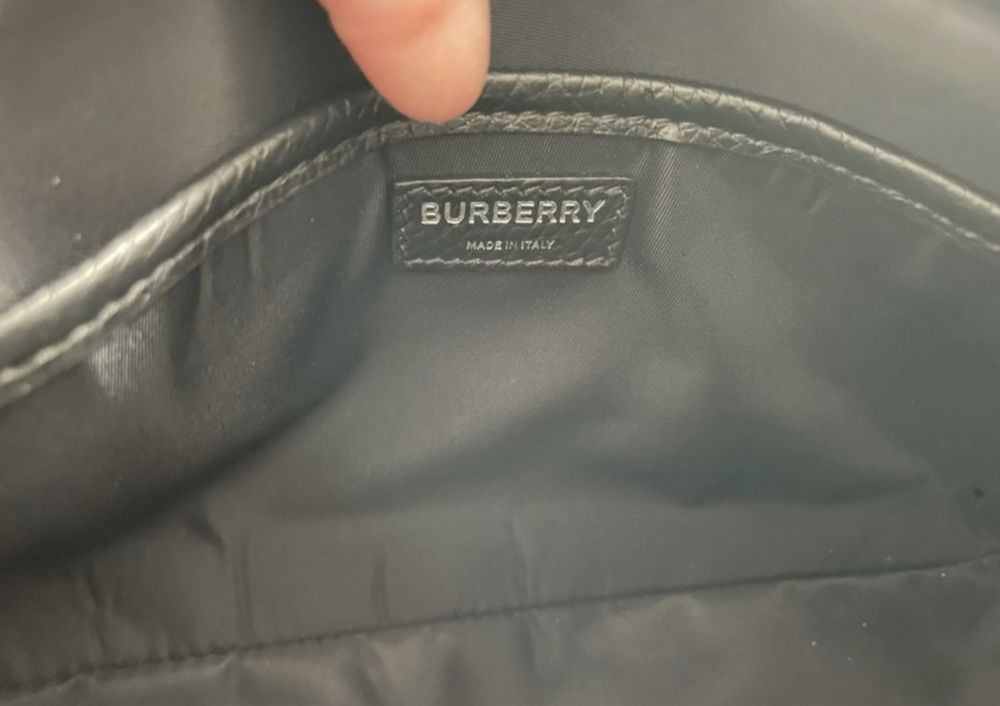 Geanta Burberry, nou cu eticheta