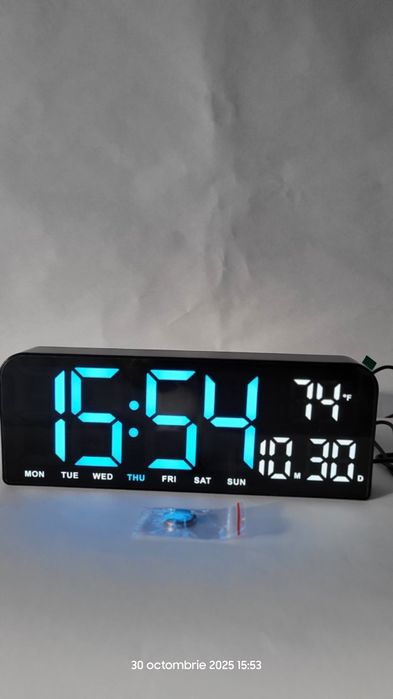 Ceas cu cifre luminate