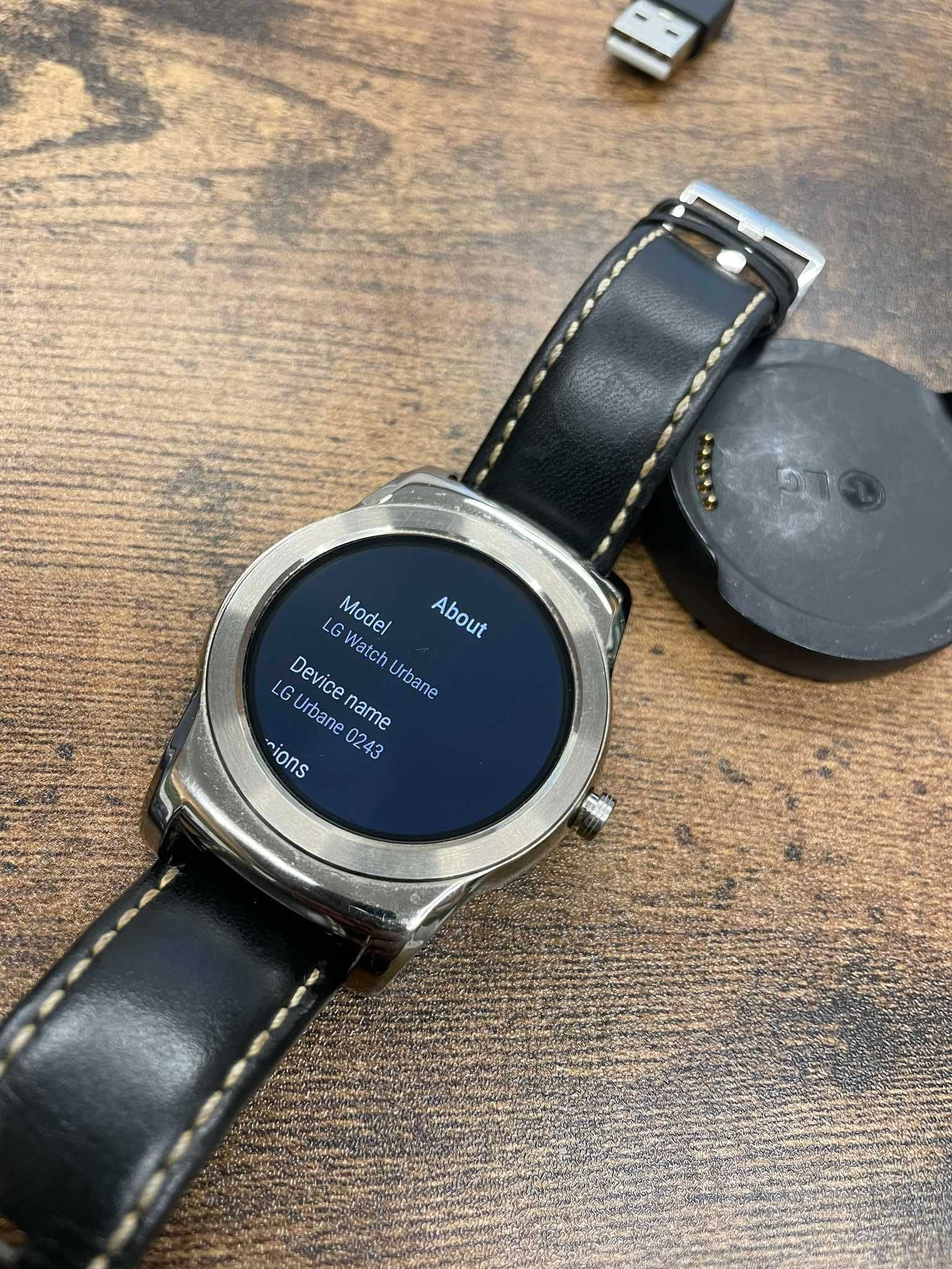 Смарт часовник LG Urban (W150)