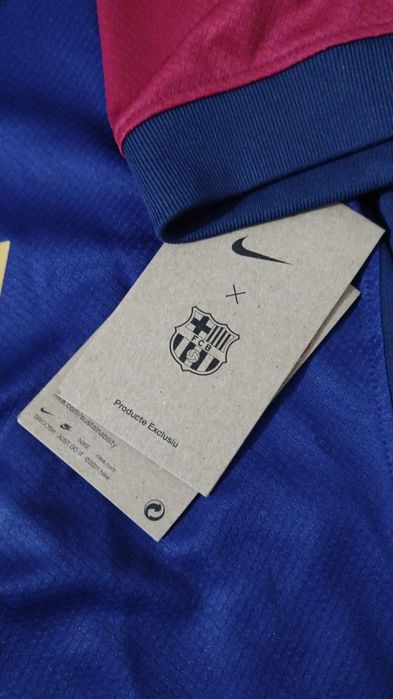 Vând un tricou al echipei Barcelona ,semnat de  Rivaldo și Ronaldo