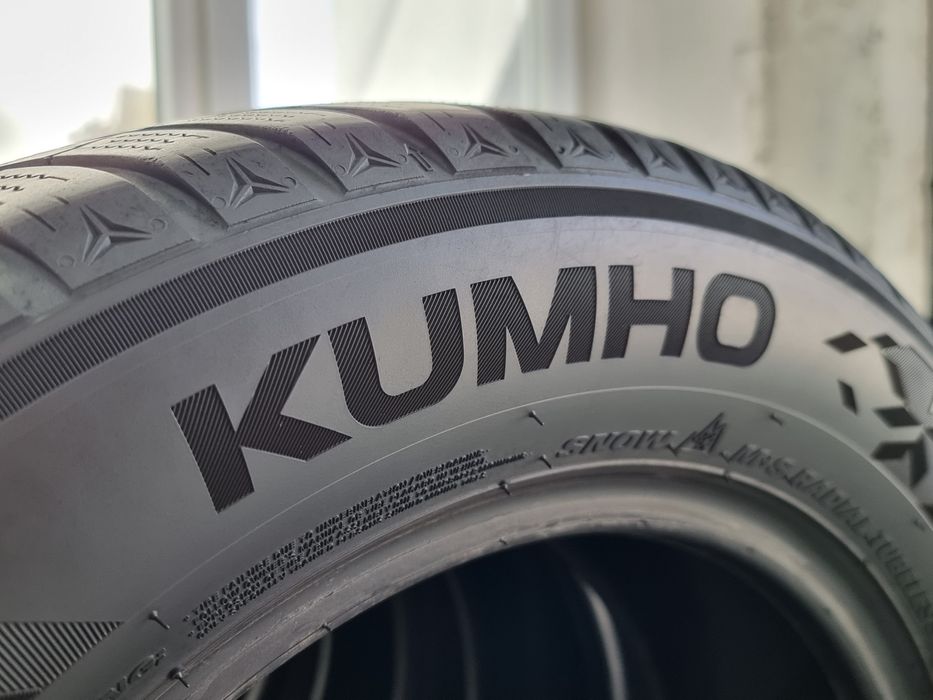 "Dot 22-23" 205/60/16 Kumho 4Броя: 300лв 7мм