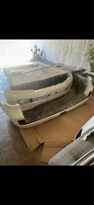 бампер задний, крыло левая сторона, фары задние, молдинг от тойоты 200