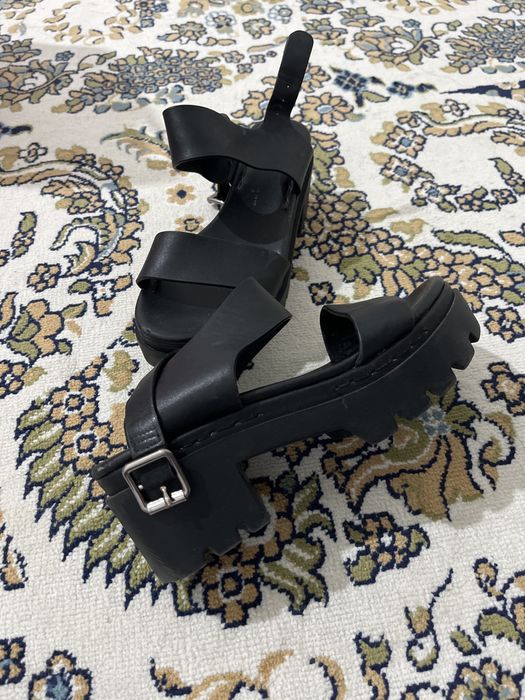 Босоножки отдам даром