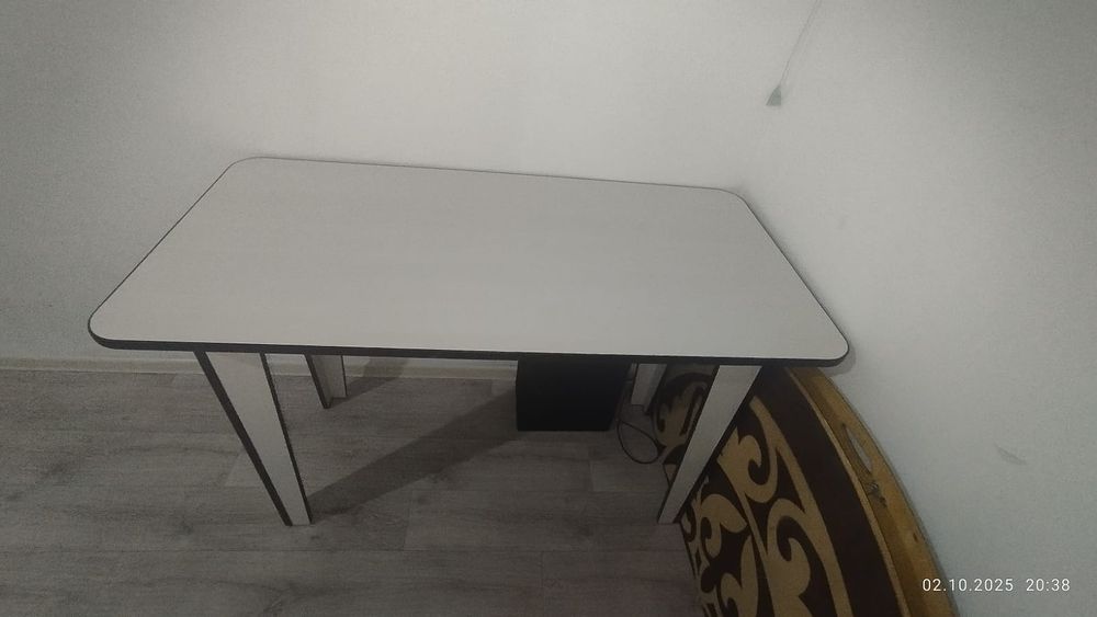 Продам стол и стулья 6шт