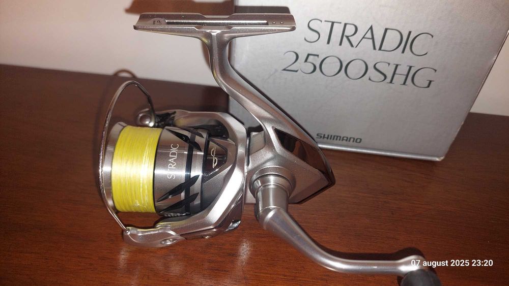Vand mulineta spinning Shimano Stradic FM 2500SHG