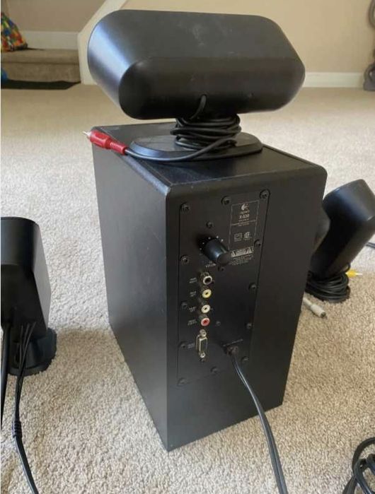 Logitech LE VÂND că m-am mutat la țară sunt perfecte pentru oraș .blok