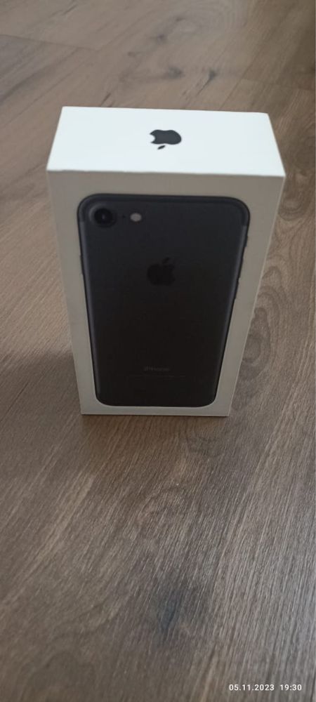 Продам iphone 7/32 в черном цвете