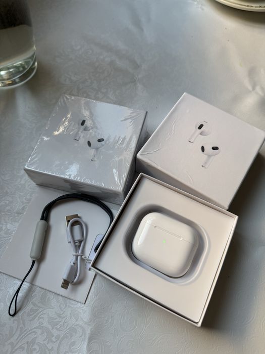 Продается Air Pods