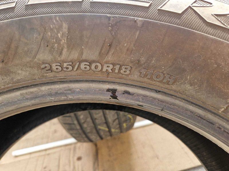 2 Bridgestone R18 265/60
летни гуми 
DOT2317