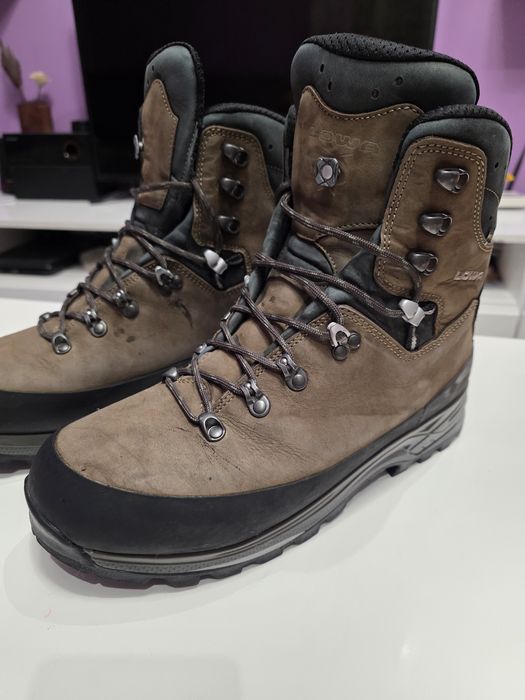 Обувки  Lowa Tibet GTX