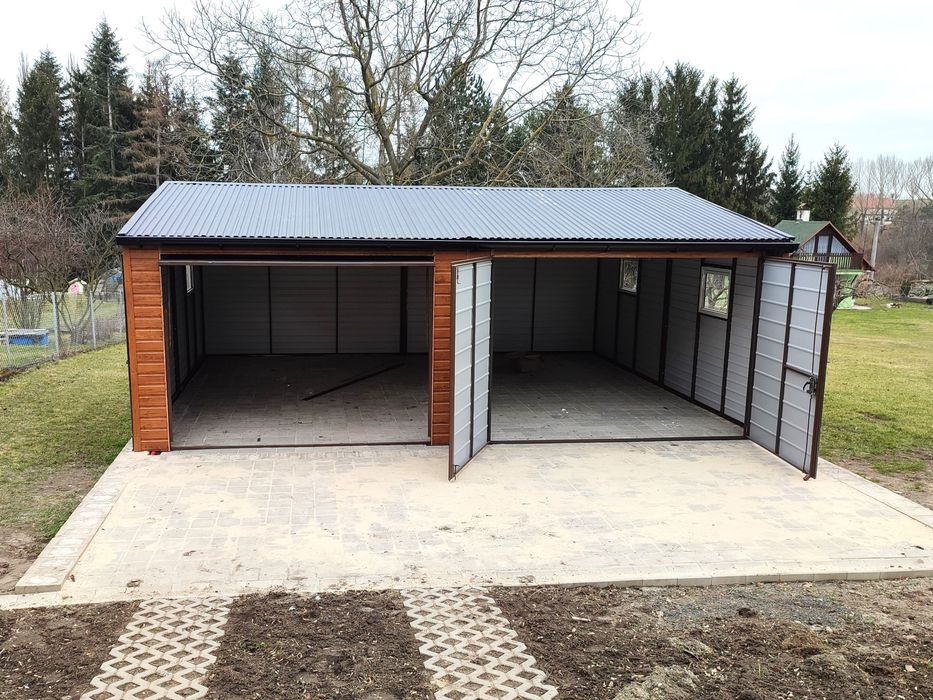 Garaje pe structura metalica si panouri sandwich