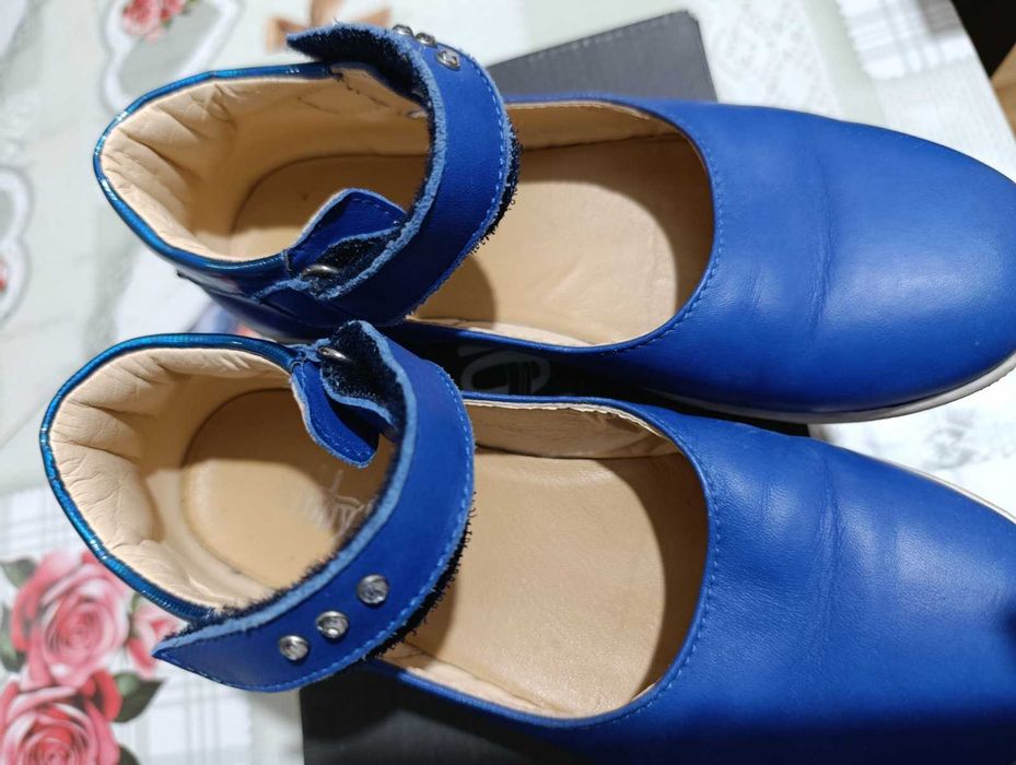 от естествена кожа красиви и удобни сини обувки балеринки, р-р 33