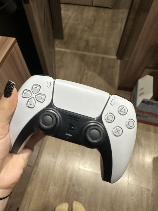 Продам Sony PS5 DualSense белый