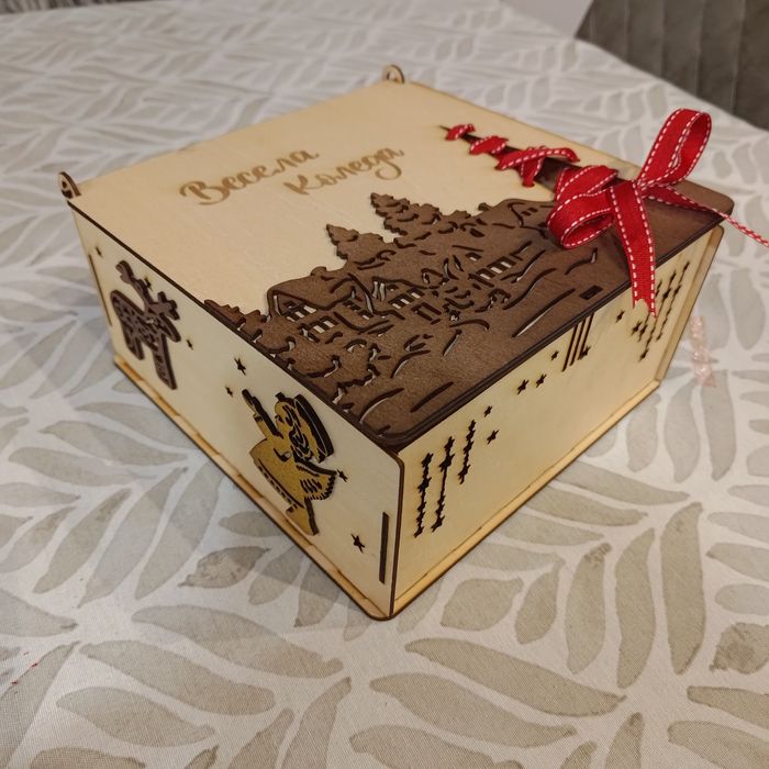 Коледна подаръчна кутия от дърво