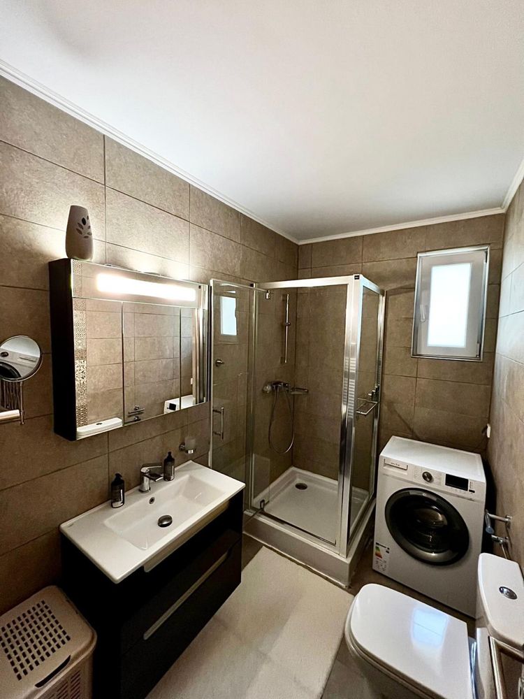 Proprietar, ofer spre inchiriere studio situat la demisolul unei vile