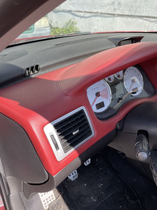 Червено Арматурно табло за peugeot 307cc 2004