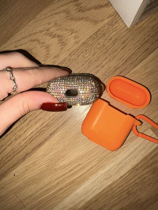 2 huse airpods ( vabd si separat)